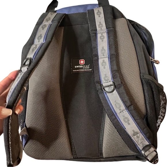 Swiss Gear Backpack - EUC lots of pockets and heavy duty for laptop school 18x13 - Picture 3 of 8